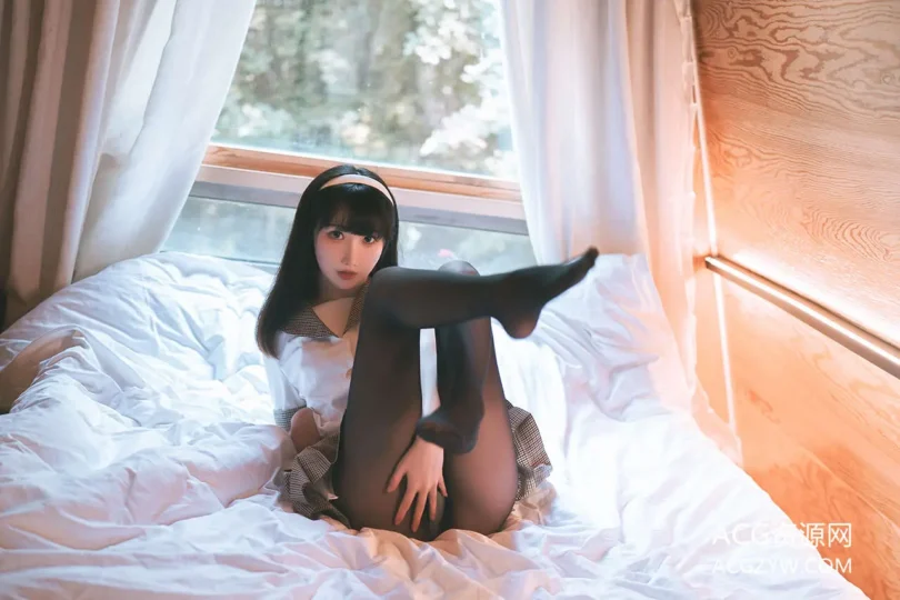 面饼仙儿 – 黑丝露营JK写真图-ACG资源网